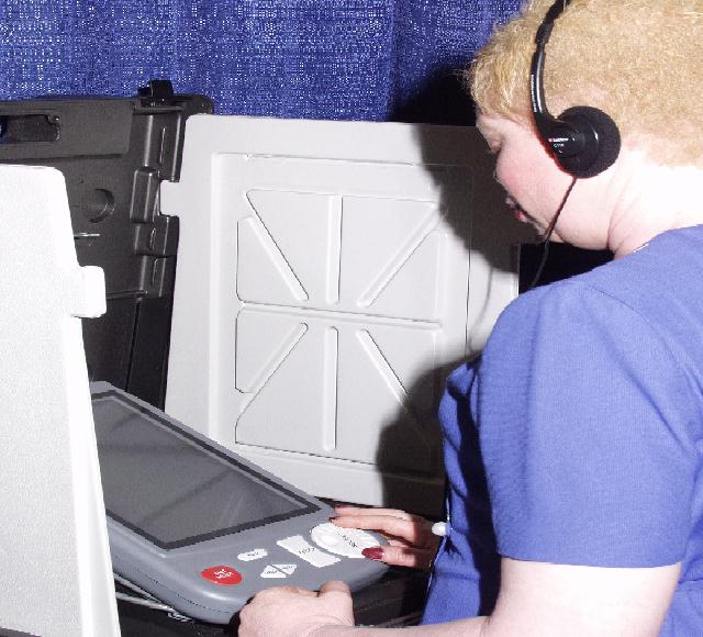Cynthia Towers casts a simulated vote using the Hart Intercivic E-Slate
accessible voting machine, which attracted much enthusiastic interest in the
exhibit hall.